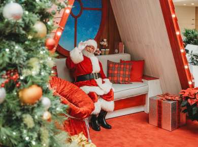 Colonie Center Santa