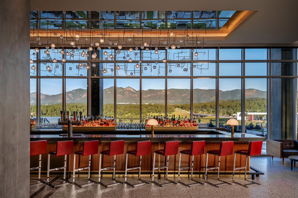 Hotel Polaris Thunderbird Bar