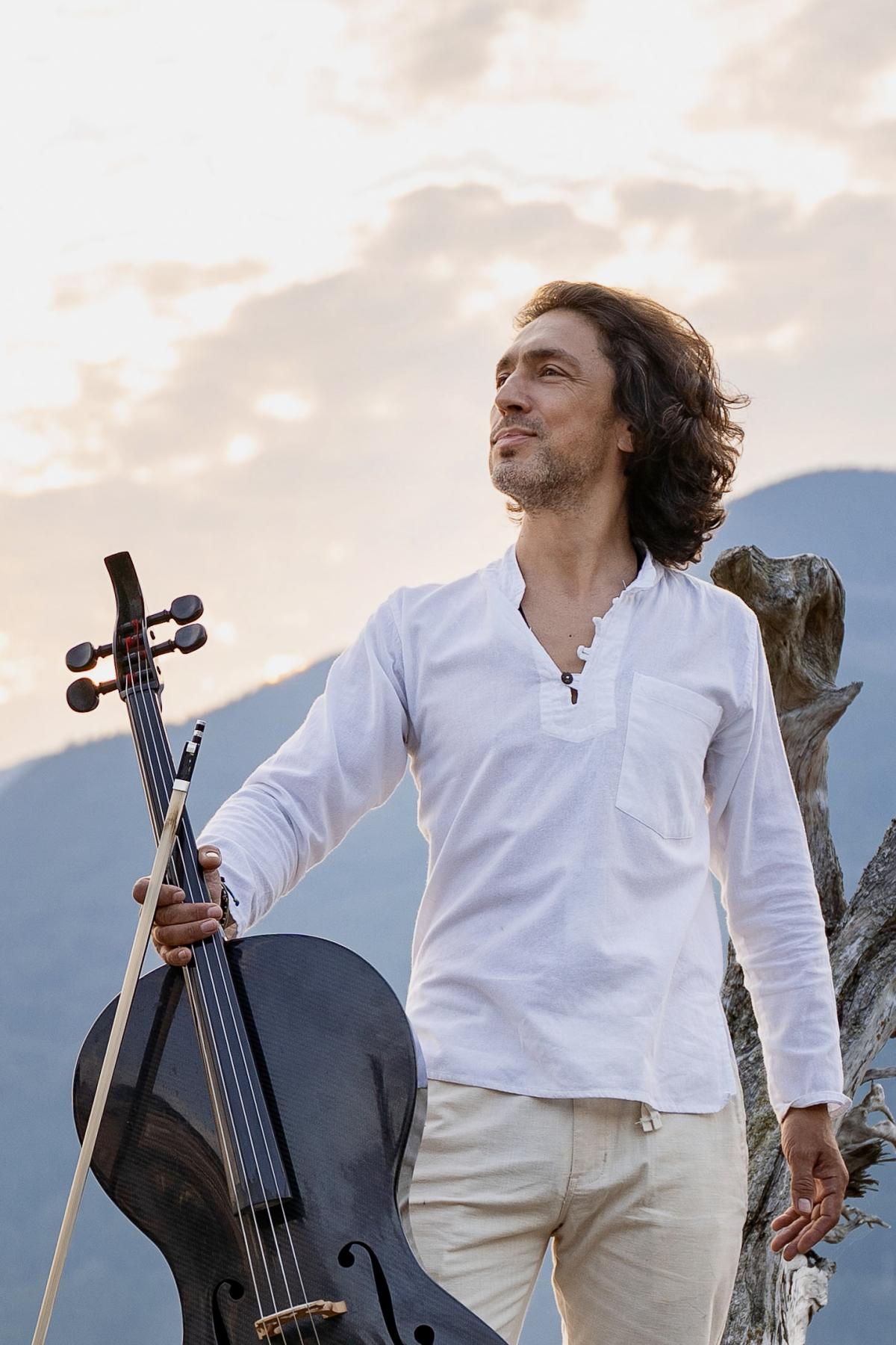 ミュージシャン inon IAN MAKSIN in ANCHORAGE AK: Songs of Love and Peace - New Album Tour