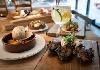 Dining in Anchorage by JodyO.Photos