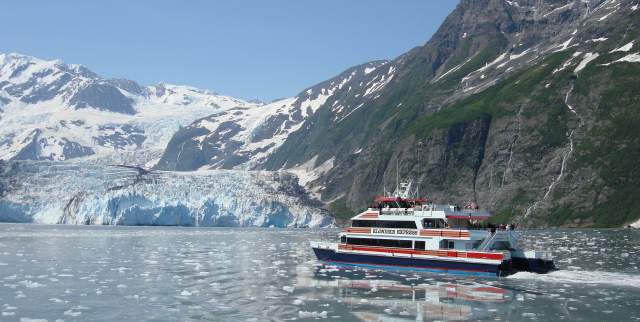Glacier day cruise with Phillips in Prince William Sound