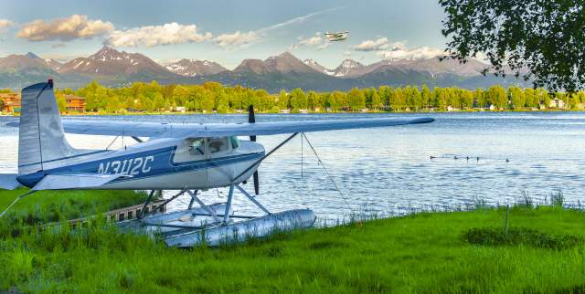 Lake Hood Seaplane Base floatplane and flightseeing tours