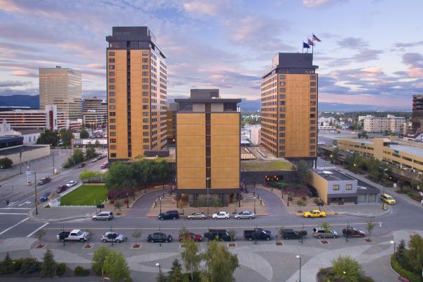 Hotel Captain Cook Exterior from across Fourth Avenue