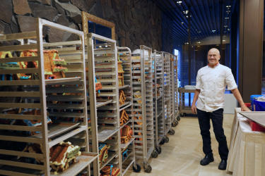 Joe_Hickle_Gingerbread Village_Hotel Captain Cook_Anchorage Alaska