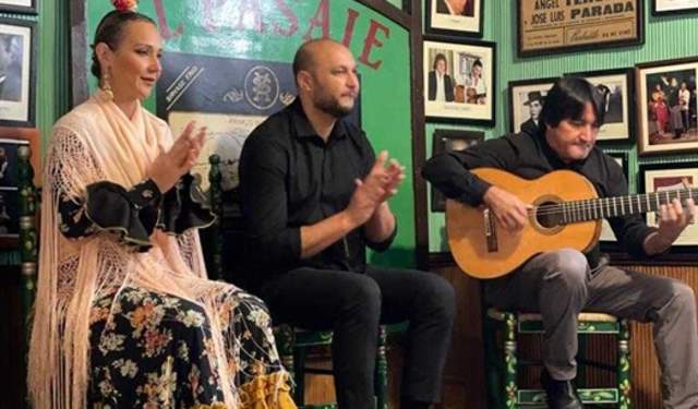 Premium-Erlebnis im Tabanco El Pasaje: Sherry-Weine, Tapas und Flamenco