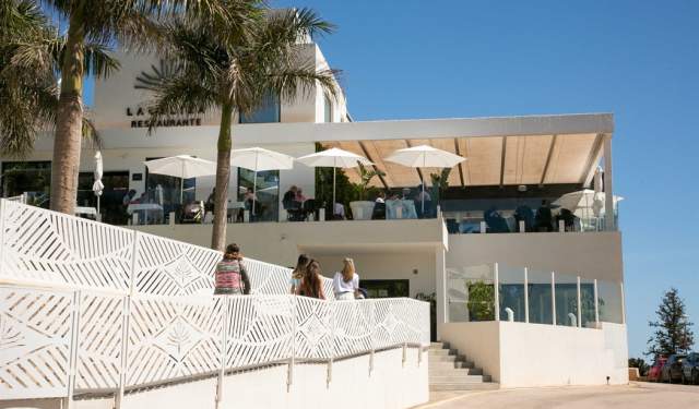 Tour de Tapas por Málaga en Coche Eléctrico: Sabores Locales con Vistas al Mar