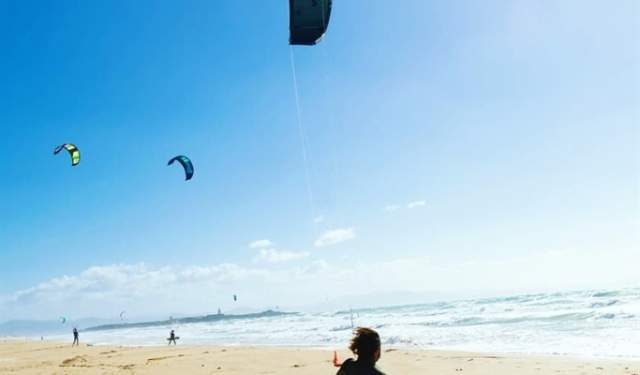 Aprende a volar sobre el mar en Tarifa