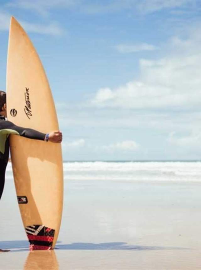 Clases de iniciación al surf en las playas de Cádiz capital