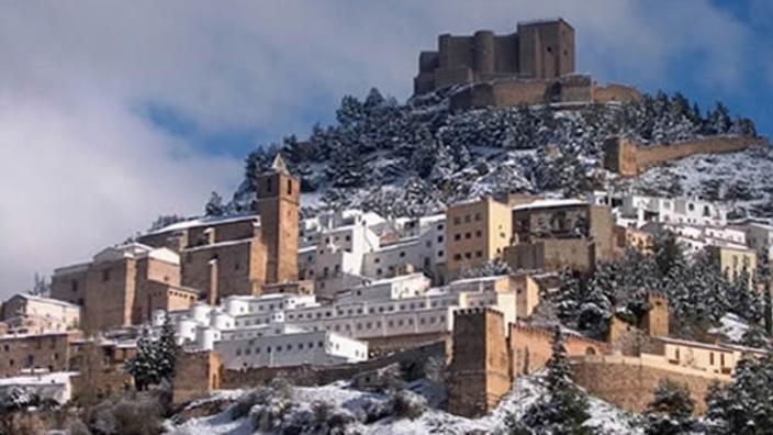 Segura de la Sierra, el pueblo medieval de Jaén donde vivió Jorge Manrique y nieva sobre el castillo 2 3A5EB45805B3D39FDD42F003194D8B27B4BA6009
