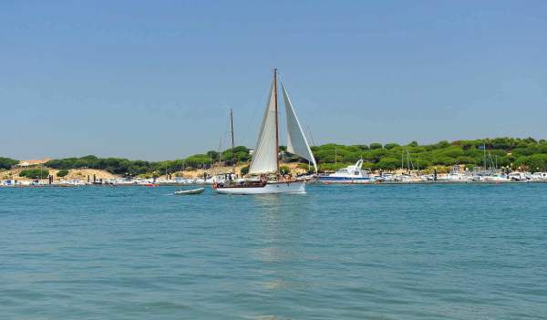 Bootsfahrten und Segeln in den Sporthäfen von Huelva