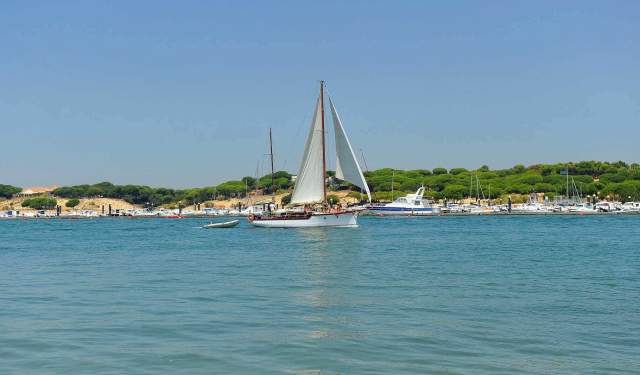 Paseos en barco y vela desde los puertos deportivos de Huelva