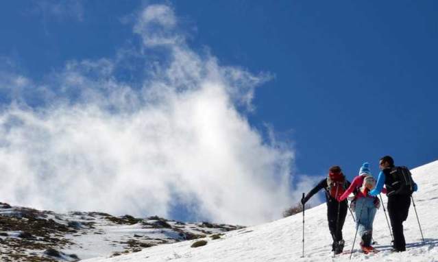 Snowshoe treks in Puerto de la Ragua mountain pass