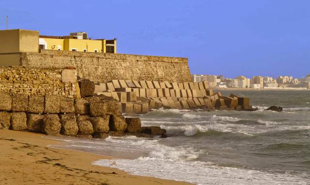 The fortified city of Cádiz: Castles, Bulwarks and Lookout Towers