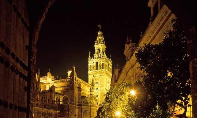 Sevilla inmensa. 4 momentos para descubrir ese color tan especial.