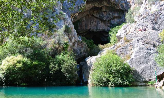 Caving in the Hundidero-Gato Complex