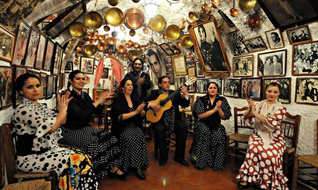 Zambras en las cuevas del Sacromonte