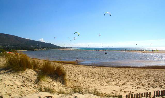Surfing, kitesurfing… daytime leisure activities and night-time fun in Tarifa