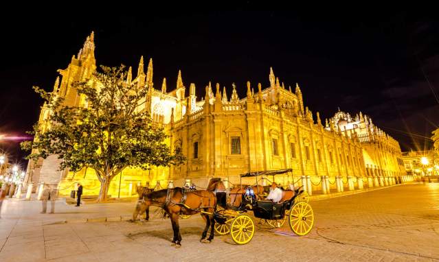 Sevilla de noche: planes accesibles para disfrutar de la ciudad