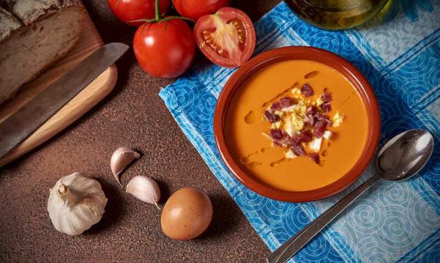 The best of the Andalusian vegetable garden: gazpacho, salmorejo, strawberries, avocados