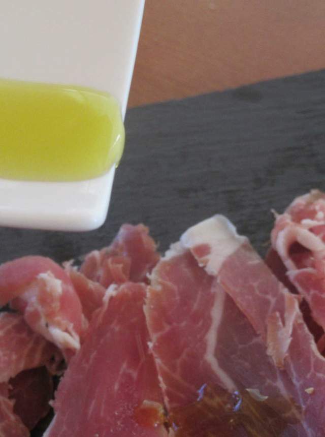 Nuestro oro líquido, el aceite de oliva. Una joya para los sentidos