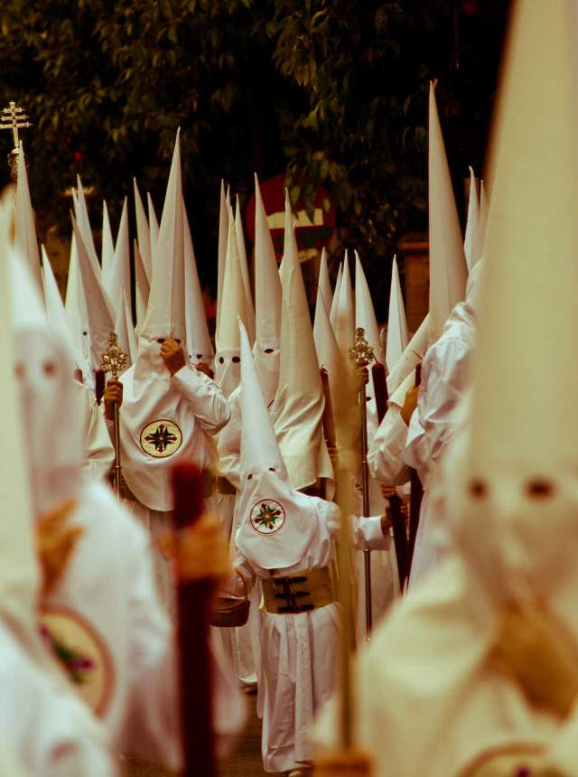 nazarenos sevilla semana santa