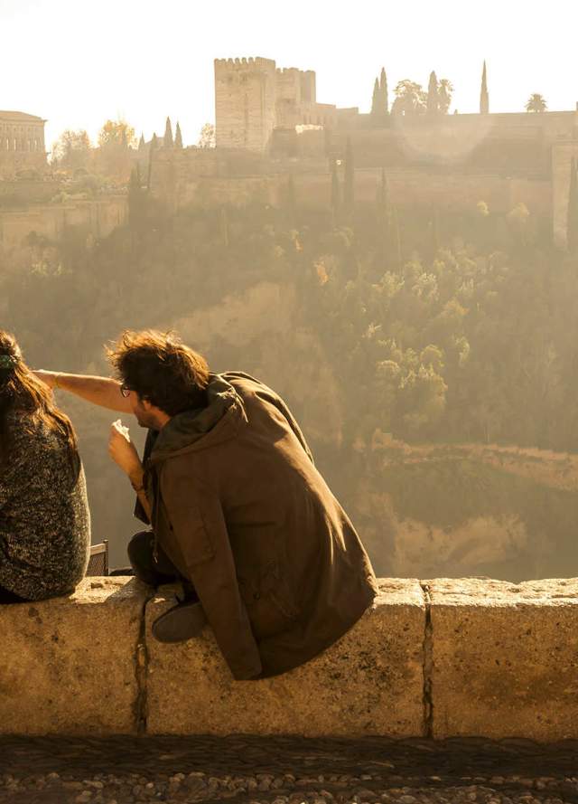 Ocio_y_Diversion_Pareja_en_Mirador_San_Nicolas_en_Granada.jpg