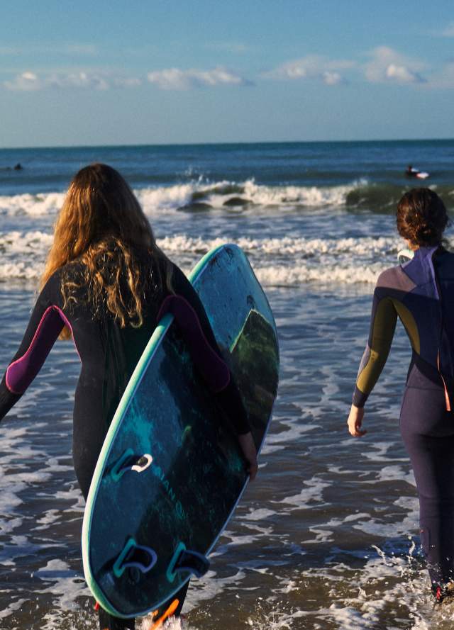 Surf en las playas de Cádiz