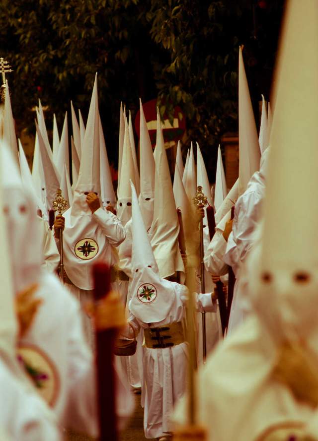 nazarenos sevilla semana santa