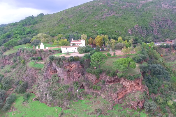 Travertinos de Alájar y Peña de Arias Montano