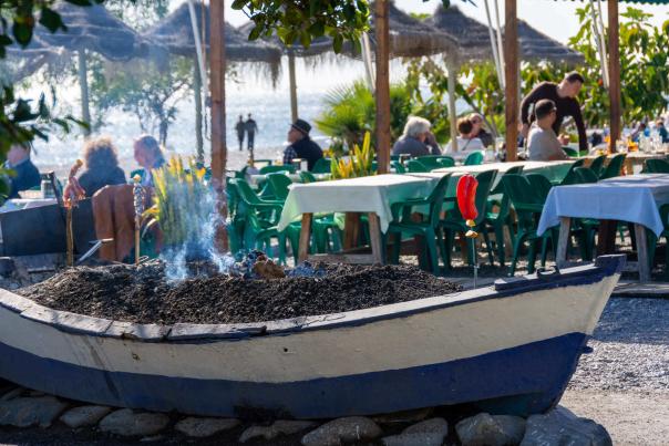 Imagen Primaria - La sardina andaluza: del espeto a la moraga, mediando el boquerón victoriano