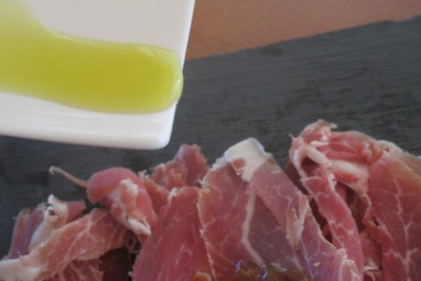 Imagen Primaria - Nuestro oro líquido, el aceite de oliva. Una joya para los sentidos