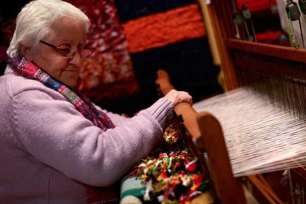 Imagen Primaria - Angelita y su telar de bajo lizo, un tesoro de Andalucía