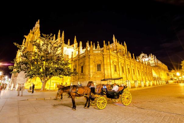 Sevilla de noche: planes accesibles para disfrutar de la ciudad
