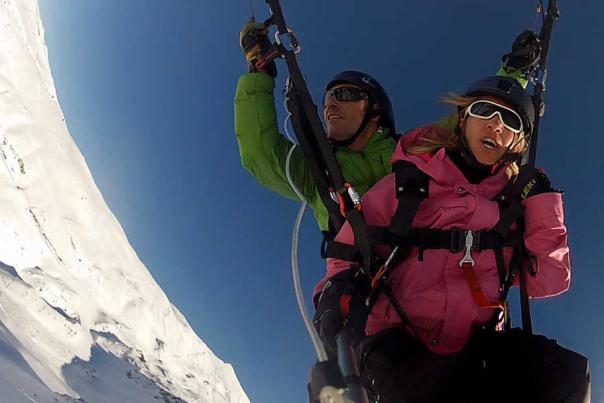 Imagen Primaria - Sobrevolando los cielos de Sierra Nevada en Paraski