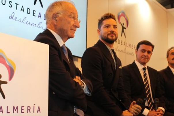 El cantante almeriense acude a Fitur 2017 para promocionar su tierra