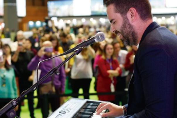 Juan Saavedra se sube al escenario de Andalucía en FITUR