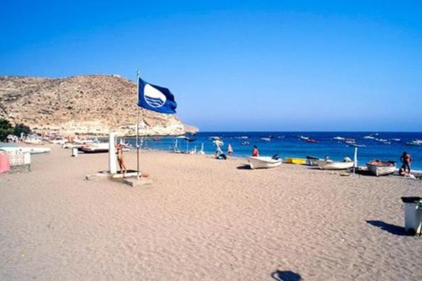 Andalucía logra el récord histórico de banderas azules con 120