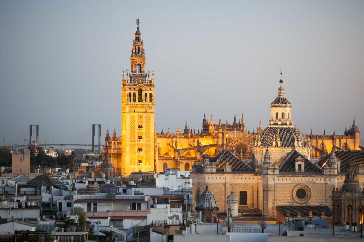 https://assets.simpleviewinc.com/sv-andalucia/image/upload/c_limit,h_1200,q_75,w_1200/v1/cms_resources/clients/andalucia/Sevilla_a1c8505d-446b-4309-872a-3001b5879c17.jpg