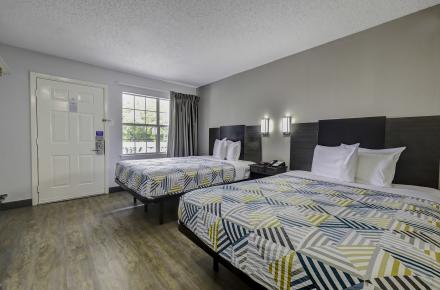 Studio 6 Arlington South - Double Queen Beds Image 2