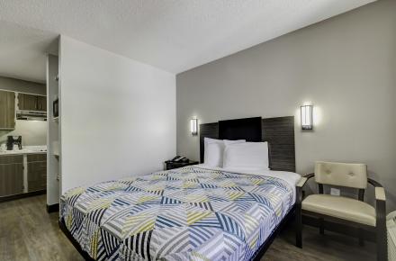 Studio 6 Arlington South - Single Queen Bed Image 3