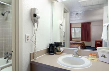 Days Inn Six Flags Mall Image 3