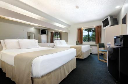 Microtel Inn guestroom
