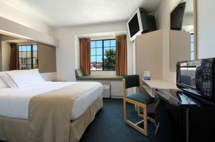 Microtel Inn guestroom