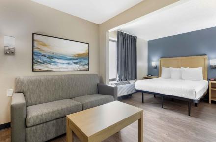 DLX 1 Queen Bed with Pull out Couch