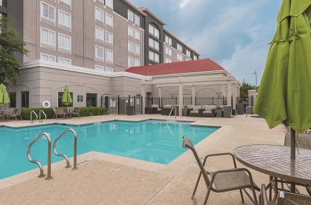 La Quinta Inn & Suites Exterior with Pool