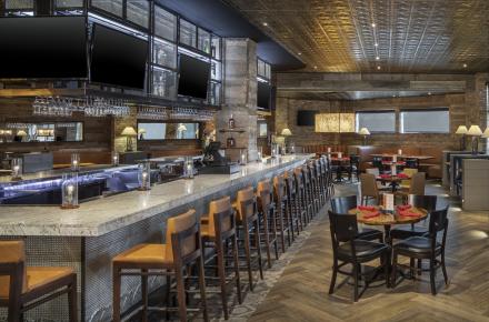 R Bar & Grill