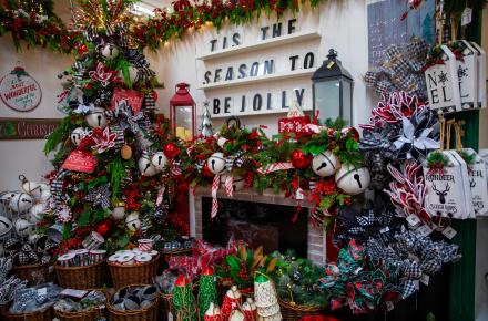 Decorator's Warehouse Interior Tis the Season to be Jolly display