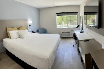 Days Inn King Room 1 2023