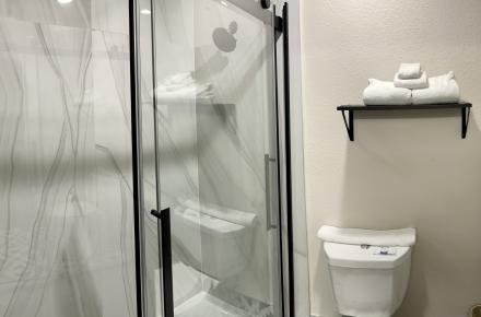 Days Inn Bathroom 2 2023