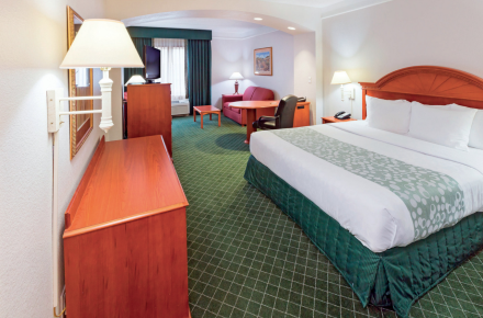 La Quinta Inn & Suites Six Flags Drive Image 1